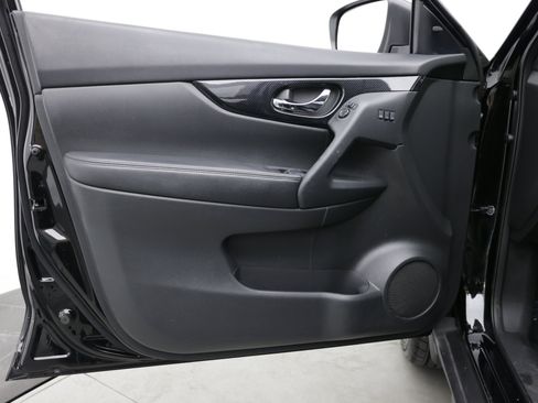 Used 2020 Nissan Rogue SL FWD image 13