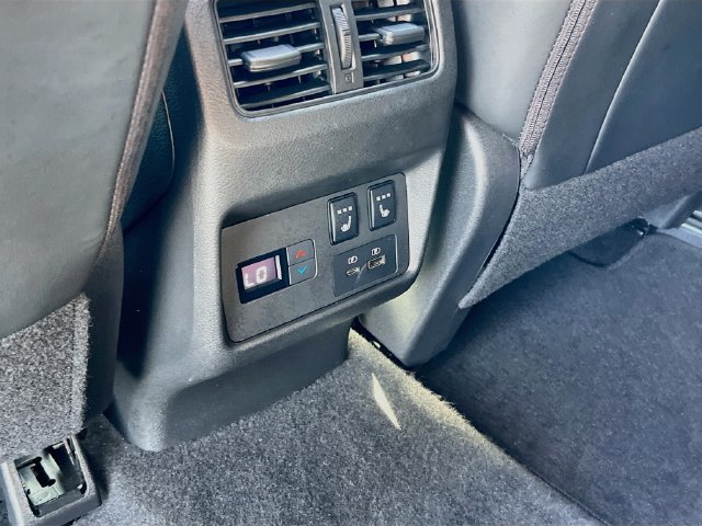 Used 2023 Nissan Rogue Platinum w/ Platinum Premium Package AWD/4WD image 23