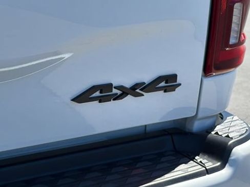 New 2026 RAM 2500 Laramie AWD/4WD image 13