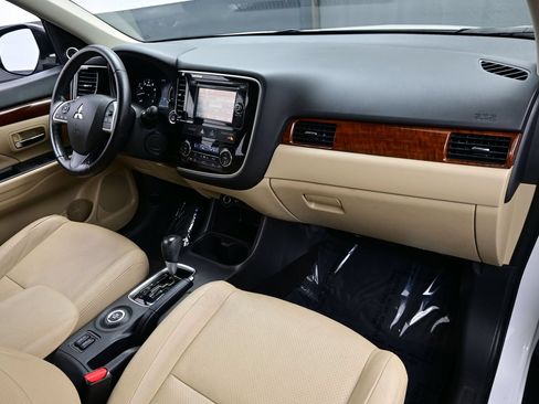 Used 2015 Mitsubishi Outlander SE AWD/4WD image 15