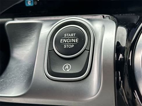 Used 2025 Mercedes-Benz GLB 250 4MATIC image 10