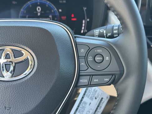 Used 2026 Toyota Corolla Cross LE image 14