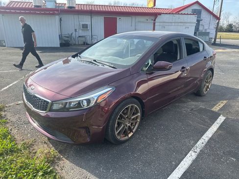 Used 2017 Kia Forte LX image 1