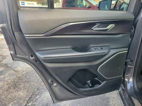 Certified 2022 Jeep Grand Cherokee Altitude AWD/4WD image 19