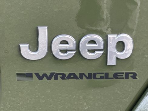 Used 2024 Jeep Wrangler Unlimited Sahara w/ Technology Group AWD/4WD image 39