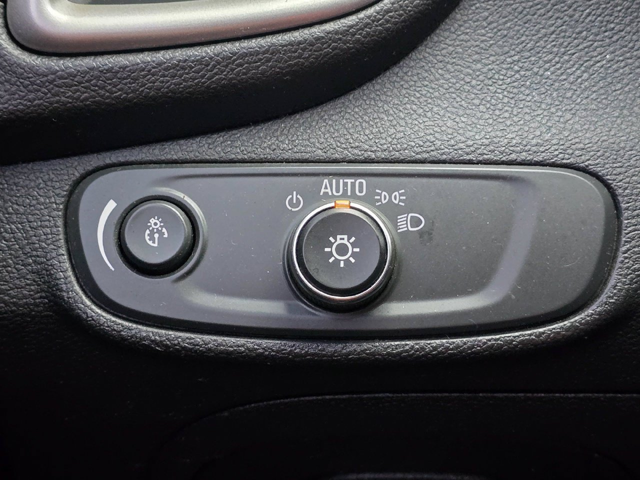 Used 2019 Chevrolet Trax LT FWD image 21