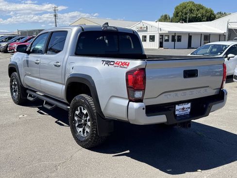 Used 2018 Toyota Tacoma TRD Off-Road w/ Technology Package AWD/4WD image 3