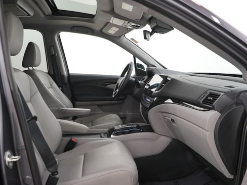 Used 2020 Honda Pilot Touring image 13