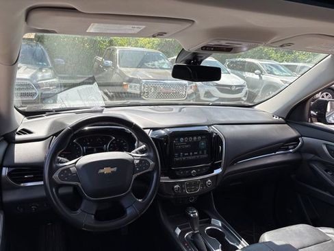 Used 2019 Chevrolet Traverse RS w/ LPO, Floor Liner Package AWD/4WD image 11