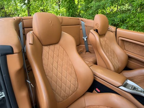 Used 2011 Ferrari California RWD image 51
