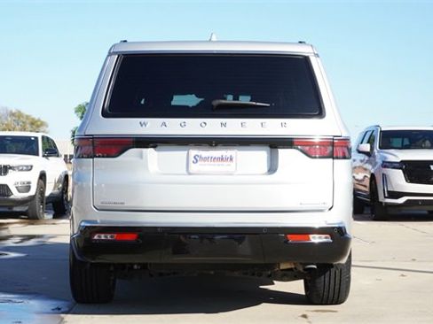 Used 2023 Jeep Wagoneer L Series III w/ Preferred Equipment Group image 8