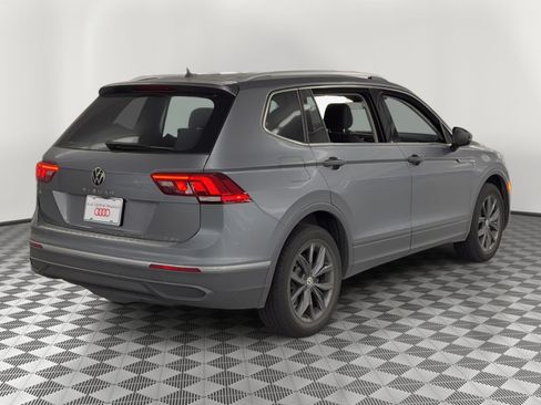 Used 2022 Volkswagen Tiguan SE FWD image 9