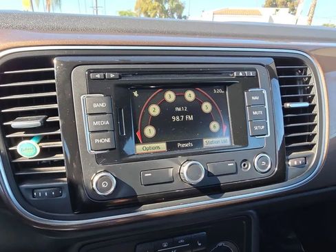 Used 2013 Volkswagen Beetle 2.5 image 39