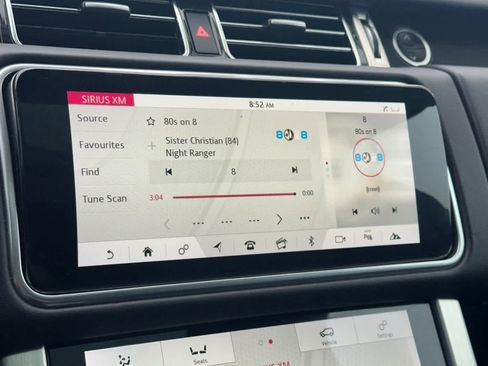 Used 2020 Land Rover Range Rover HSE image 17