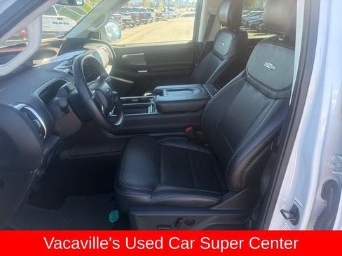 Used 2025 Ford Expedition Platinum AWD/4WD image 9
