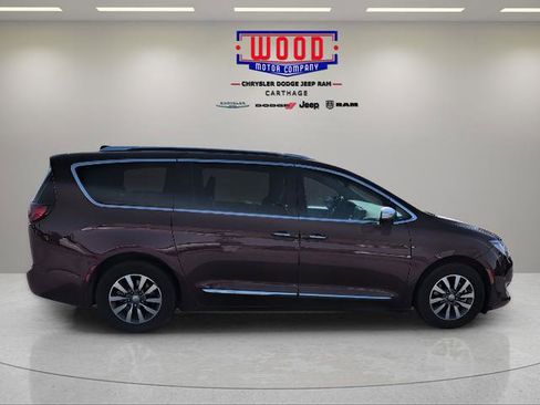 Used 2020 Chrysler Pacifica Limited w/ Advanced Safetytec Group image 2