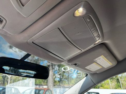 Used 2018 Nissan Rogue SV w/ Premium Package image 18