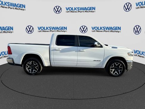 Used 2025 RAM 1500 Laramie AWD/4WD image 15