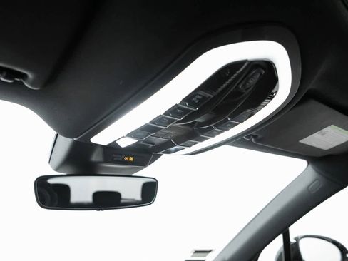 Certified 2021 Porsche Macan image 26