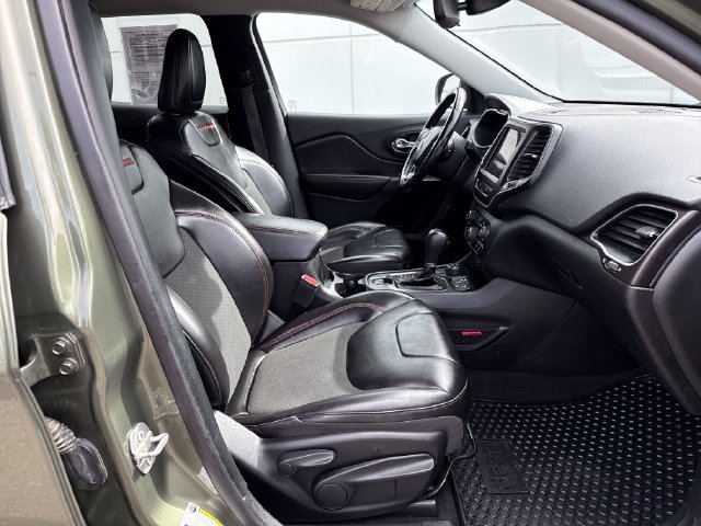 Used 2021 Jeep Cherokee Trailhawk w/ Trailer Tow Group AWD/4WD image 9