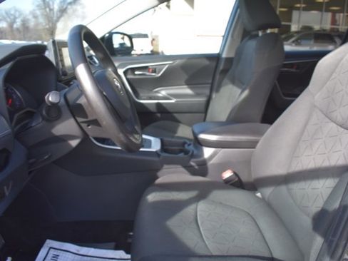 Used 2021 Toyota RAV4 XLE image 15