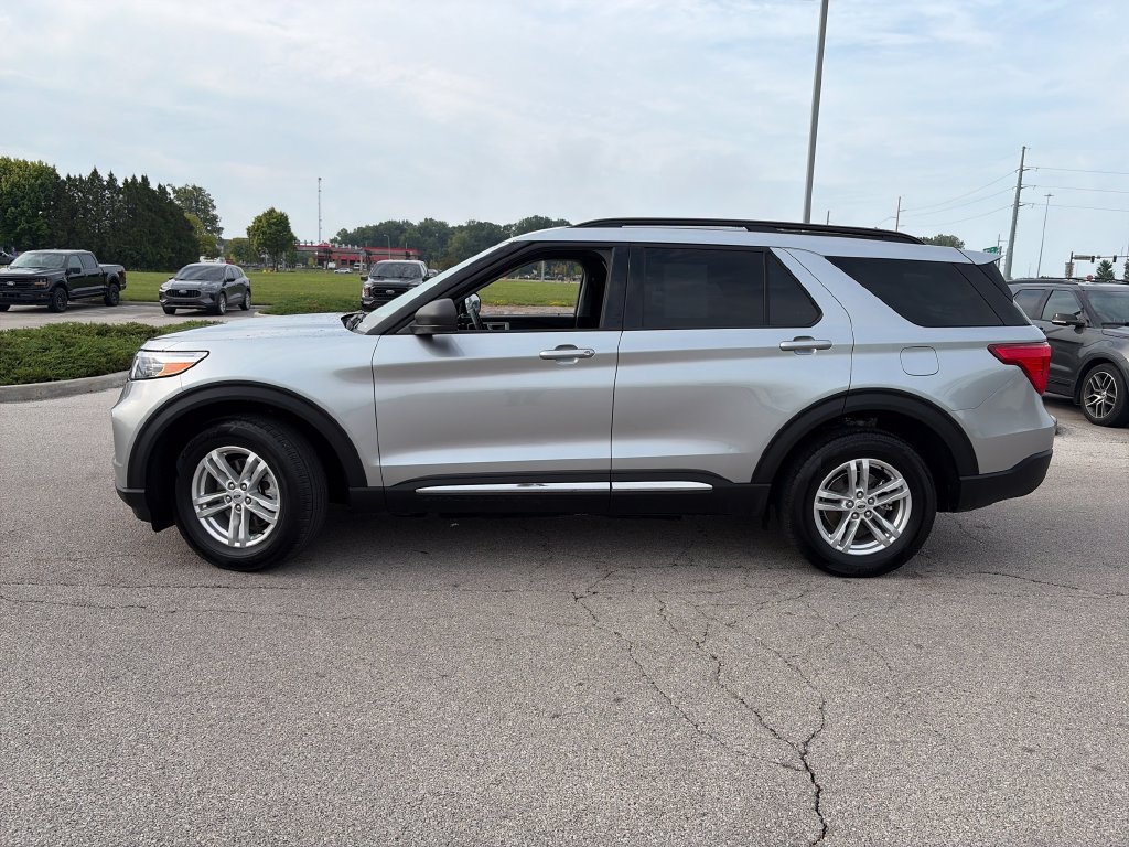 Used 2024 Ford Explorer XLT w/ Equipment Group 202A AWD/4WD image 4