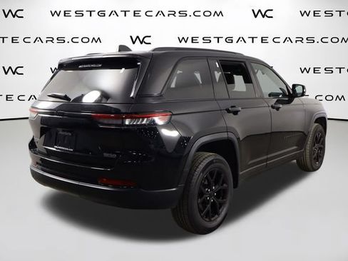 Used 2025 Jeep Grand Cherokee Altitude AWD/4WD image 39