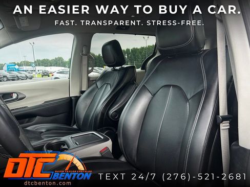 Used 2023 Chrysler Pacifica Touring-L AWD/4WD image 9