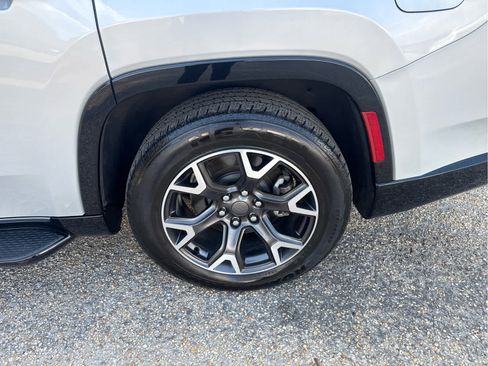 Used 2024 Jeep Wagoneer Series III image 16