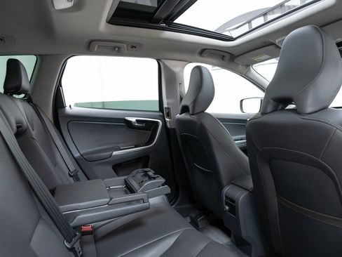 Used 2015 Volvo XC60 T6 w/ Proximity Package FWD image 23