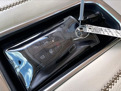 Used 2023 GMC Yukon Denali RWD image 15