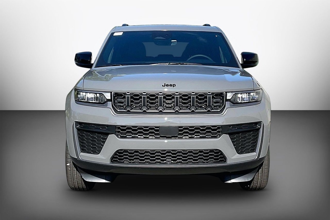 New 2027 Jeep Grand Cherokee Altitude RWD image 3