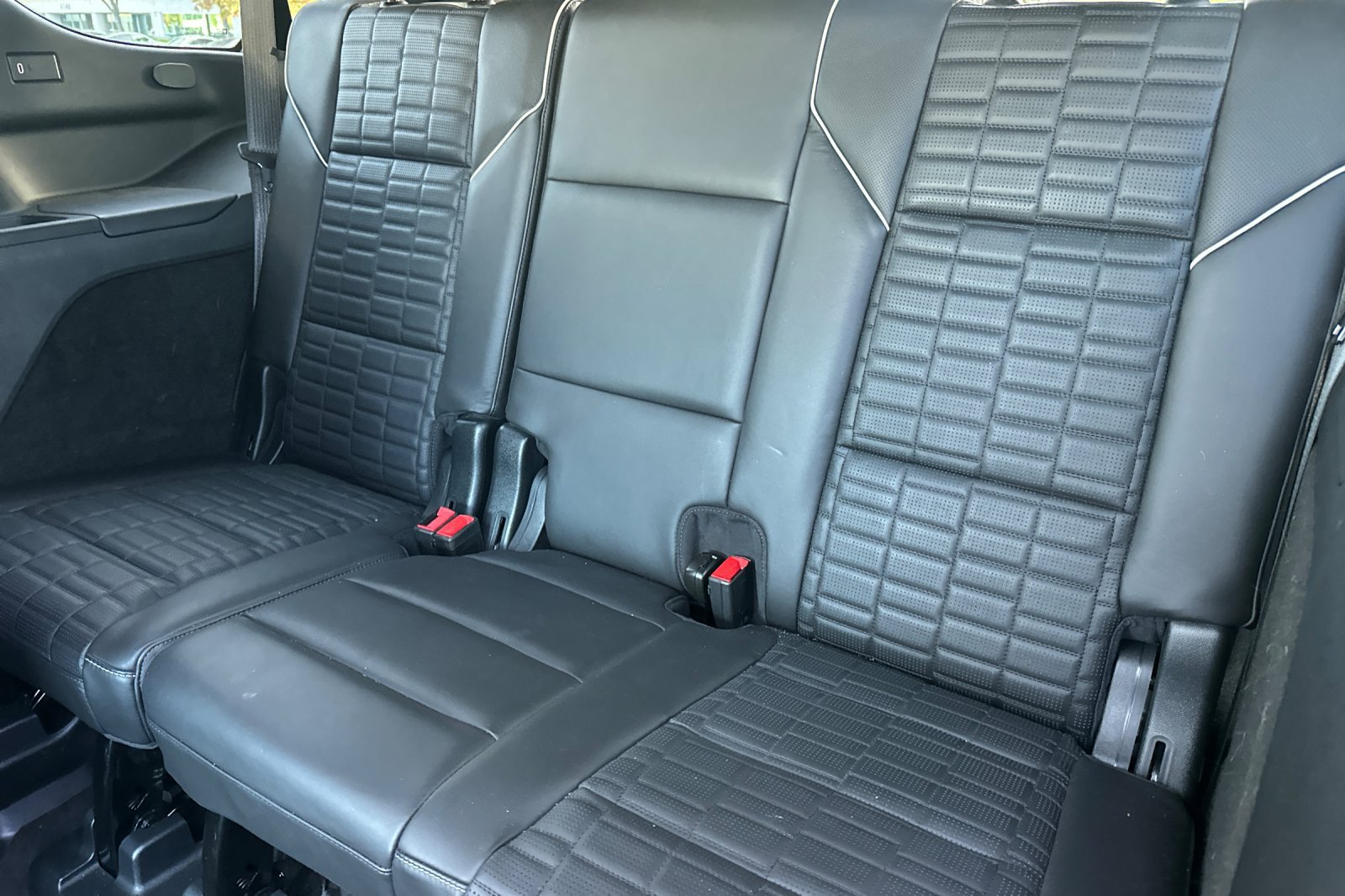 Used 2023 Cadillac Escalade Sport Platinum w/ LPO, ONYX Package AWD/4WD image 17
