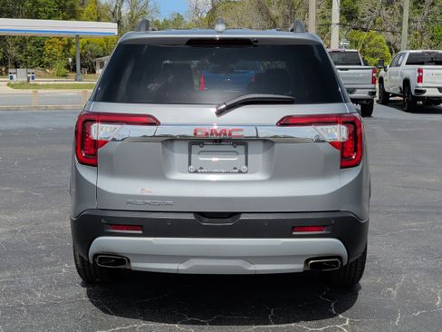 Used 2023 GMC Acadia SLT w/ Technology Package FWD image 5