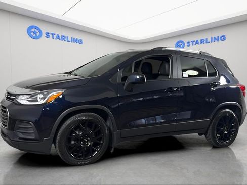 Certified 2021 Chevrolet Trax LT w/ Sport Edition image 2