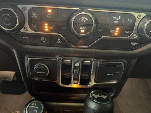Used 2025 Jeep Wrangler Unlimited Sport AWD/4WD image 10