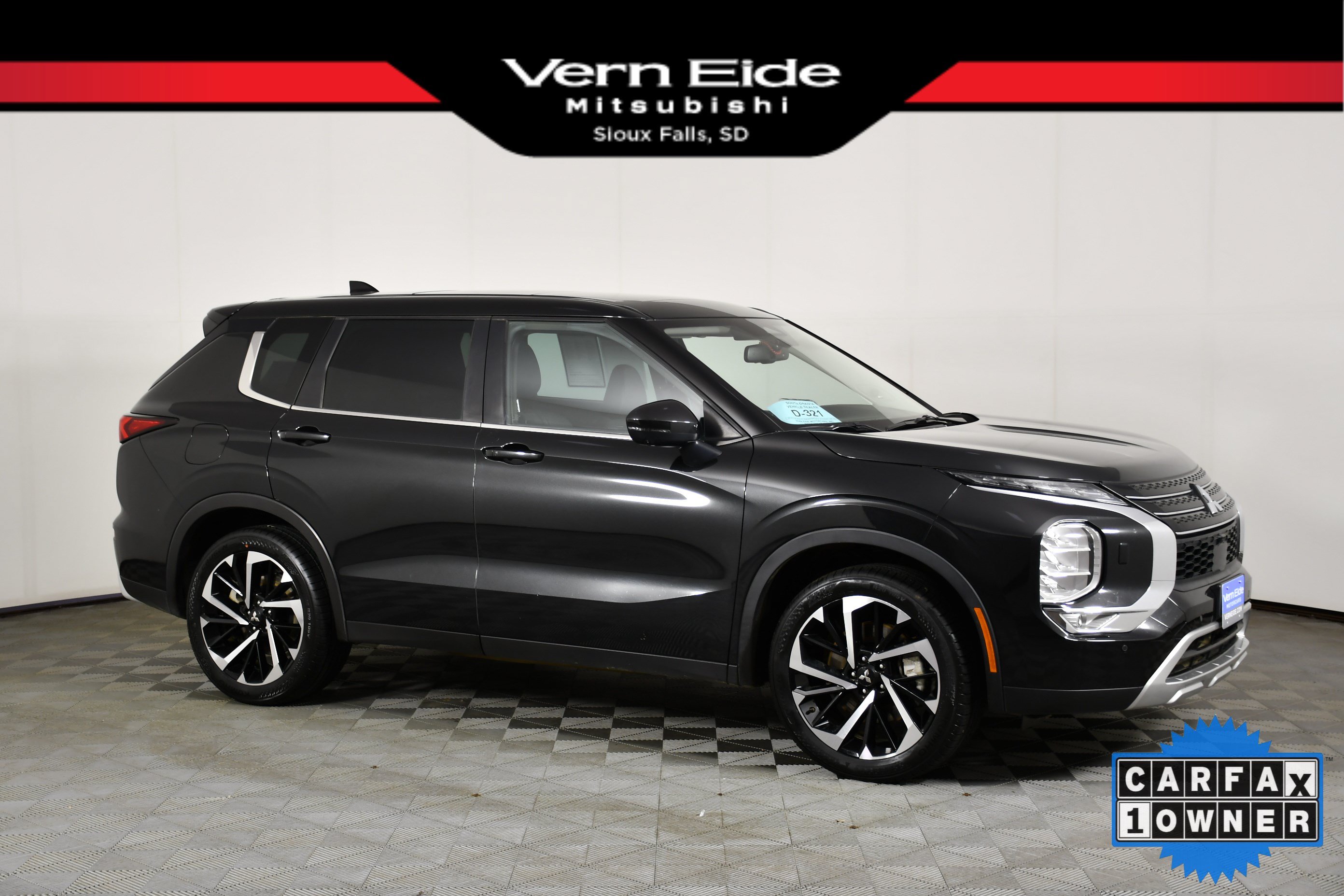 Used 2023 Mitsubishi Outlander SE AWD/4WD image 1