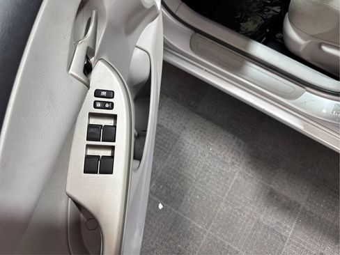 Used 2013 Toyota Corolla LE FWD image 25
