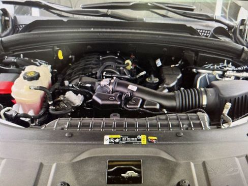 Used 2024 Jeep Grand Cherokee L Limited w/ Luxury Tech Group II image 9