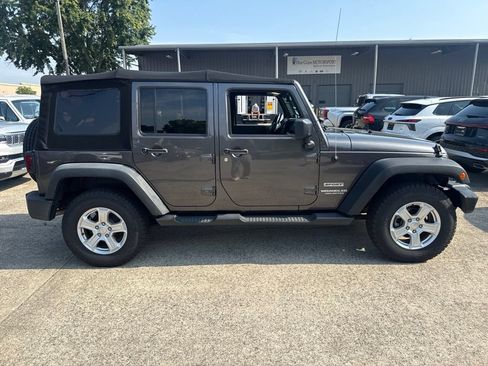 Used 2014 Jeep Wrangler Unlimited Sport w/ Quick Order Package 24S AWD/4WD image 3