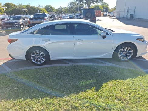 Used 2022 Toyota Avalon XLE image 7