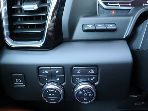 Used 2024 GMC Sierra 2500 Denali Ultimate image 22