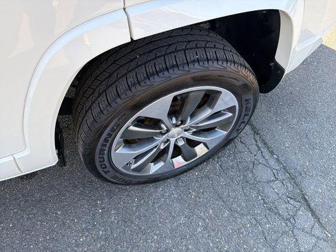 Used 2019 Jeep Cherokee Overland w/ Heavy Duty Protection Group AWD/4WD image 31
