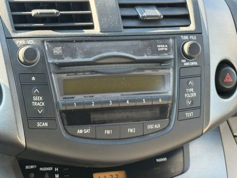 Used 2011 Toyota RAV4 4WD image 24