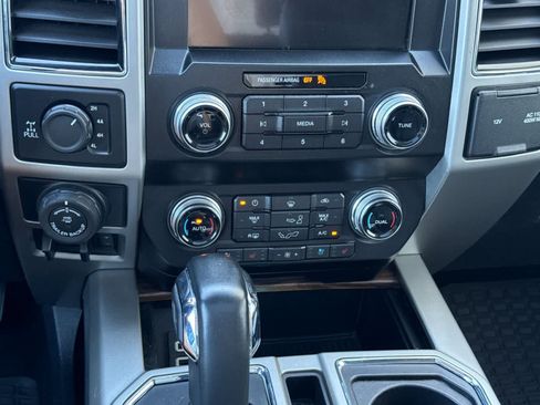 Used 2019 Ford F150 Lariat w/ Equipment Group 502A Luxury AWD/4WD image 17