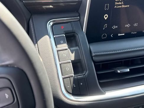 Used 2023 GMC Yukon XL SLE AWD/4WD image 17