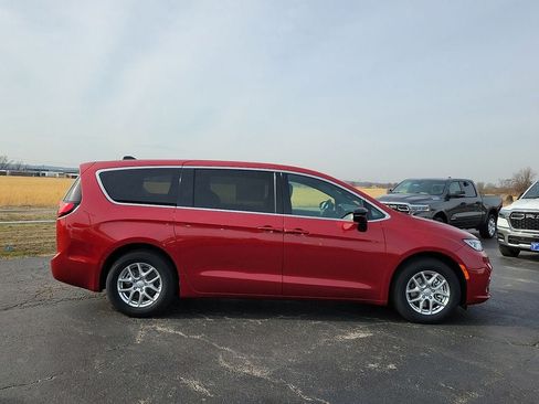 New 2026 Chrysler Pacifica Select FWD image 7