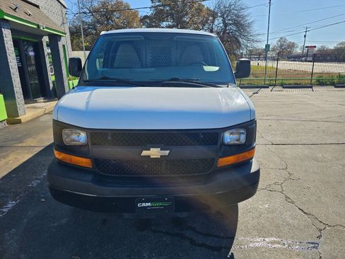 Used 2015 Chevrolet Express 2500 Extended RWD image 4