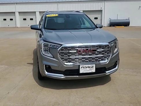 Used 2023 GMC Terrain Denali image 3