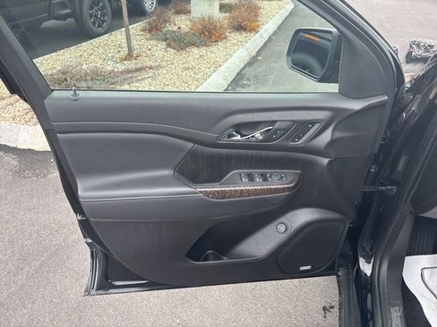 Used 2023 GMC Acadia Denali image 18